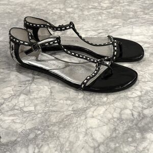 Marc Fisher  sz 7.5 strappy Thong sandal Flat Tan Black Buckle Toepost